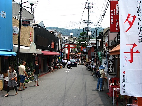 Trgovinice s suvenirji